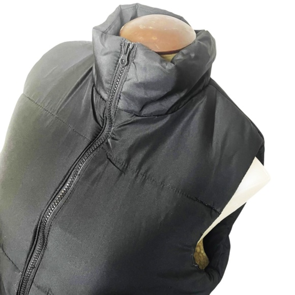 NWT Black Boxy Crop Puffer vest - Picture 3 of 12
